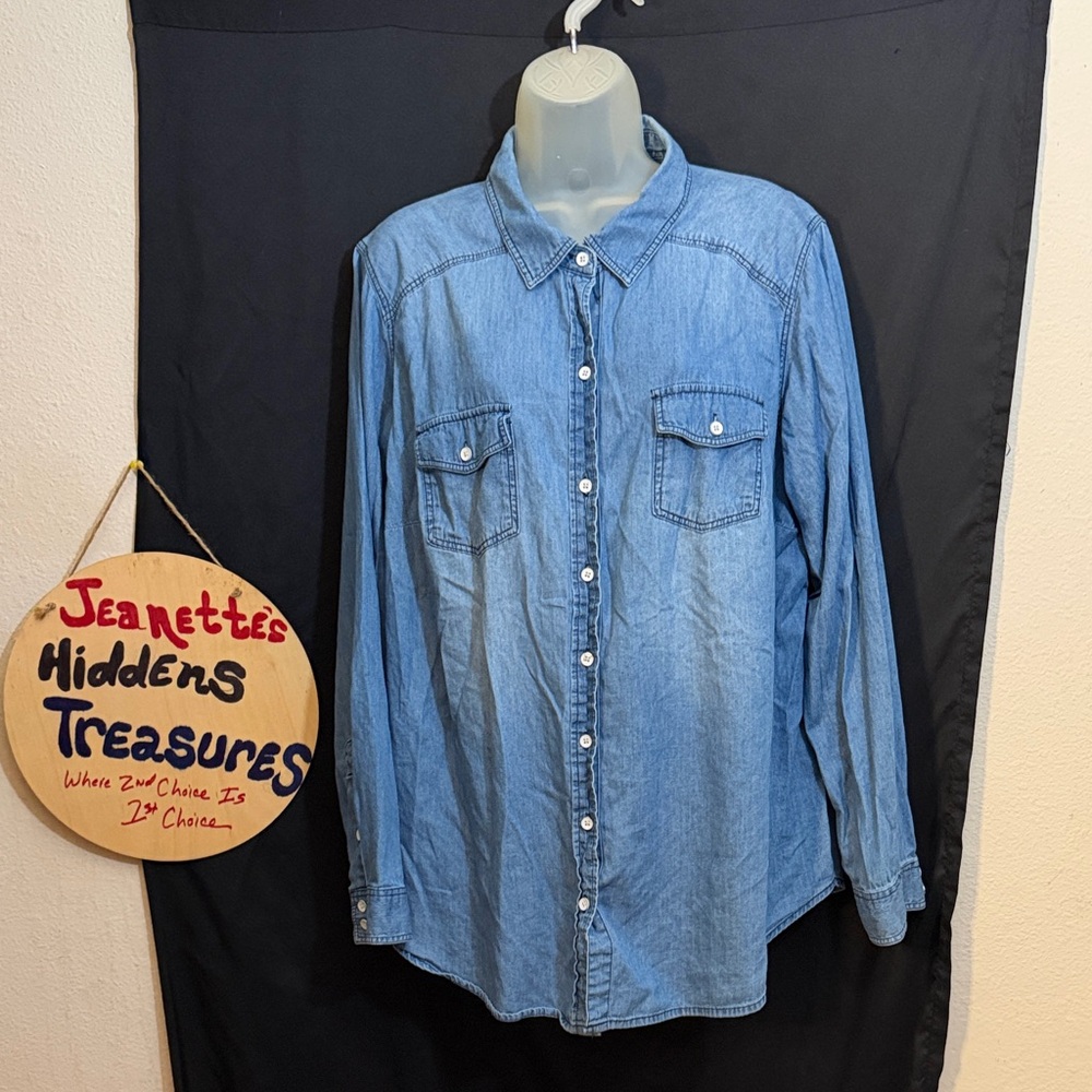 💥NI💥 Torrid Light Blue Denim Shirt